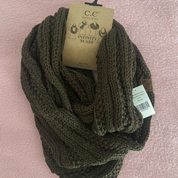 Infinity Scarf ♾️ - Picture 3 of 4